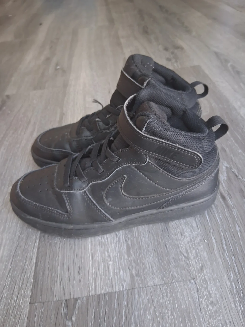 Nike Boy's Court Borough Mid Black Sneakers CD7783-001  Size 2.5